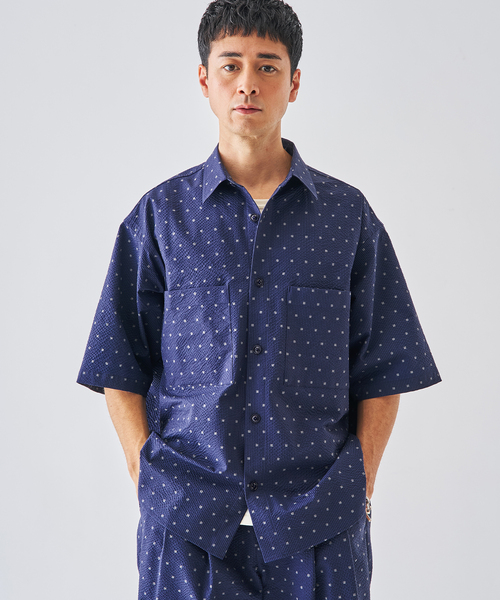 EDIFICE(エディフィス)の「サッカー プリント ハーフスリーブ シャツ(シャツ/ブラウス・メンズ・ネイビー/ブラウン・MEDIUM/LARGE)」の6枚目の写真