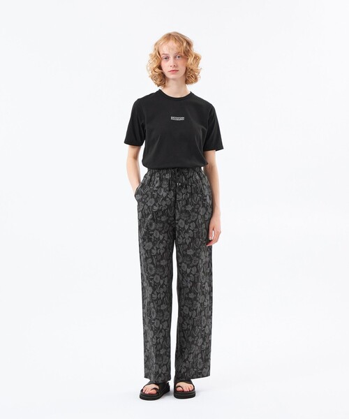 MACKINTOSH PHILOSOPHY(マッキントッシュ フィロソフィー)の「【WEB&一部店舗限定】ベーシックロゴT(Tシャツ/カットソー・レディース・オフホワイト/ブラック/ダークネイビー・38)」の5枚目の写真