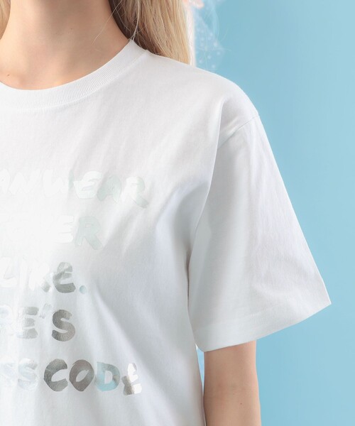 CAROLINA GLASER(カロリナ グレイサー)の「メッセージ Tシャツ 旅行 主役トップス 映え 大人ガーリー(Tシャツ/カットソー・レディース・ホワイト/ブラック・MEDIUM/SMALL)」の8枚目の写真
