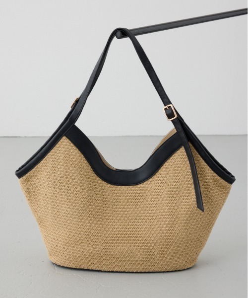 AZUL by moussy(アズールバイマウジー)の「フェイクレザーパイピング雑材トートバッグ(ショルダーバッグ・レディース・キャメル/ブラック・FREE)」の1枚目の写真