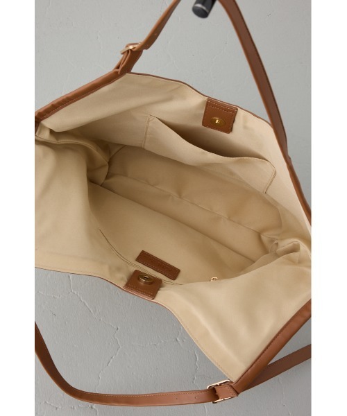 AZUL by moussy(アズールバイマウジー)の「フェイクレザーパイピング雑材トートバッグ(ショルダーバッグ・レディース・キャメル/ブラック・FREE)」の16枚目の写真