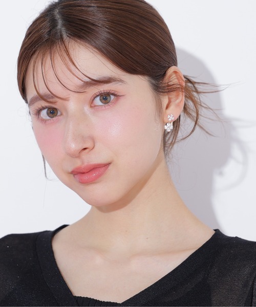 JILL by JILL STUART(ジルバイジルスチュアート)の「Cubicダブルクロバーピアス(ピアス(両耳用)・レディース・ゴールド/シルバー・FREE)」の13枚目の写真