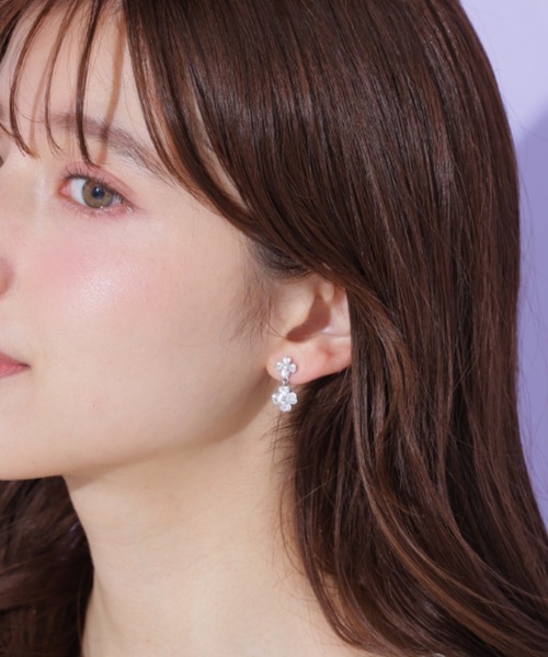 JILL by JILL STUART(ジルバイジルスチュアート)の「Cubicダブルクロバーピアス(ピアス(両耳用)・レディース・ゴールド/シルバー・FREE)」の8枚目の写真