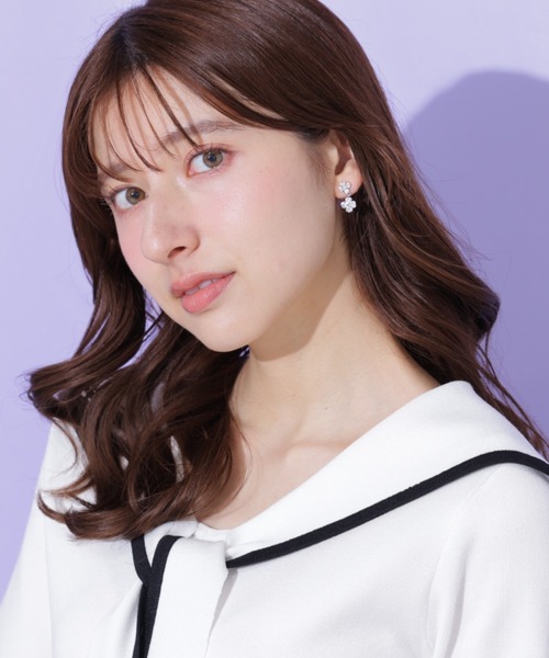 JILL by JILL STUART(ジルバイジルスチュアート)の「Cubicダブルクロバーピアス(ピアス(両耳用)・レディース・ゴールド/シルバー・FREE)」の9枚目の写真