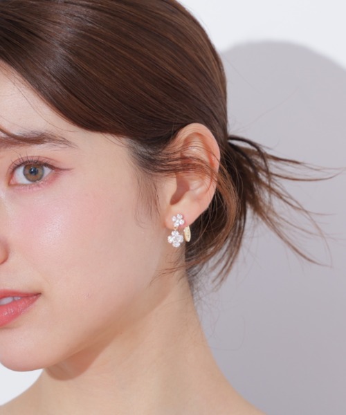 JILL by JILL STUART(ジルバイジルスチュアート)の「Cubicダブルクロバーピアス(ピアス(両耳用)・レディース・ゴールド/シルバー・FREE)」の11枚目の写真