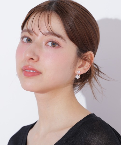 JILL by JILL STUART(ジルバイジルスチュアート)の「Cubicダブルクロバーピアス(ピアス(両耳用)・レディース・ゴールド/シルバー・FREE)」の12枚目の写真