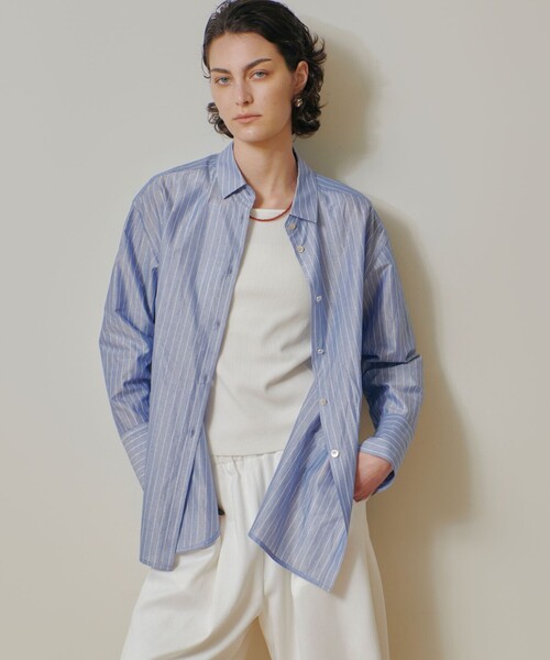 qualite(カリテ)の「ラメストライプシャツ 春服 夏服 オフィスカジュアル 羽織り きれいめ(シャツ/ブラウス・レディース・ブルー/オフホワイト・フリー)」の6枚目の写真