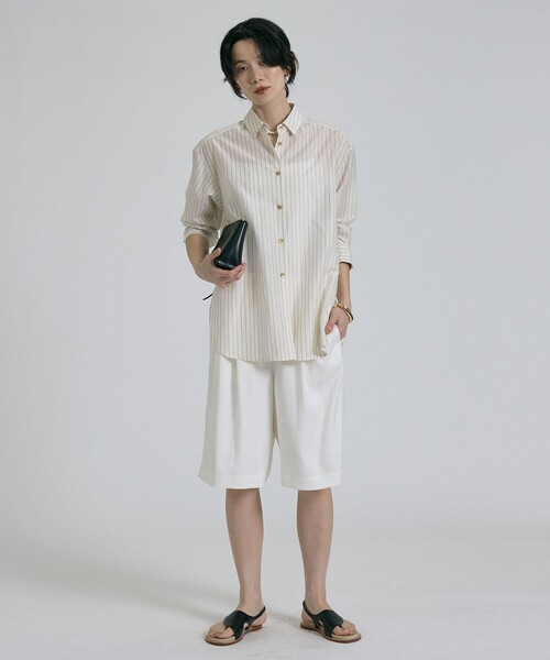 qualite(カリテ)の「ラメストライプシャツ 春服 夏服 オフィスカジュアル 羽織り きれいめ(シャツ/ブラウス・レディース・ブルー/オフホワイト・フリー)」の7枚目の写真