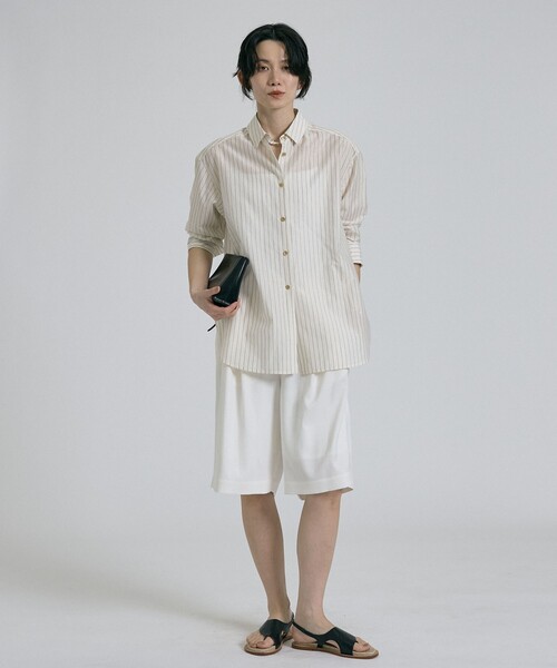 qualite(カリテ)の「ラメストライプシャツ 春服 夏服 オフィスカジュアル 羽織り きれいめ(シャツ/ブラウス・レディース・ブルー/オフホワイト・フリー)」の8枚目の写真