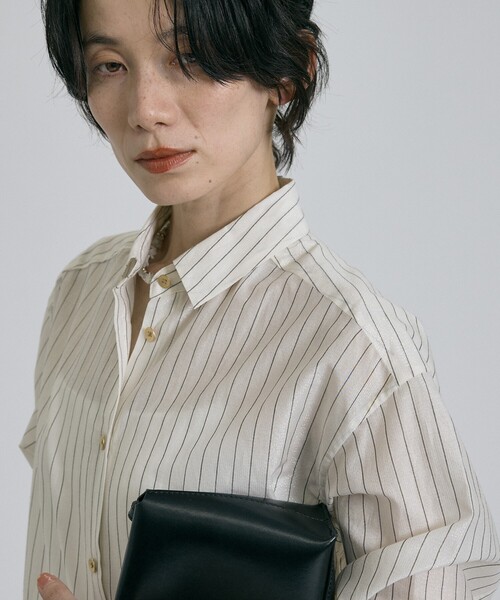 qualite(カリテ)の「ラメストライプシャツ 春服 夏服 オフィスカジュアル 羽織り きれいめ(シャツ/ブラウス・レディース・ブルー/オフホワイト・フリー)」の12枚目の写真