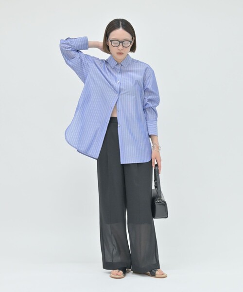 qualite(カリテ)の「ラメストライプシャツ 春服 夏服 オフィスカジュアル 羽織り きれいめ(シャツ/ブラウス・レディース・ブルー/オフホワイト・フリー)」の15枚目の写真
