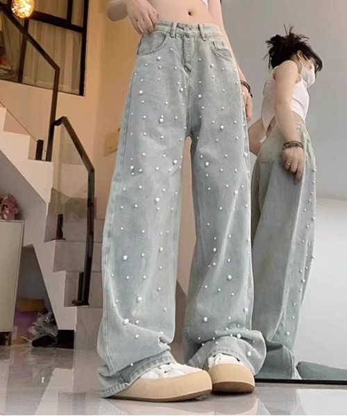 &soiree(アンドソワレ)の「ランダムパール付ワイドデニムパンツ(デニムパンツ・レディース・ブルー・X-LARGE/LARGE/MEDIUM/SMALL)」の2枚目の写真