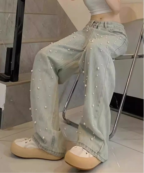 &soiree(アンドソワレ)の「ランダムパール付ワイドデニムパンツ(デニムパンツ・レディース・ブルー・X-LARGE/LARGE/MEDIUM/SMALL)」の3枚目の写真