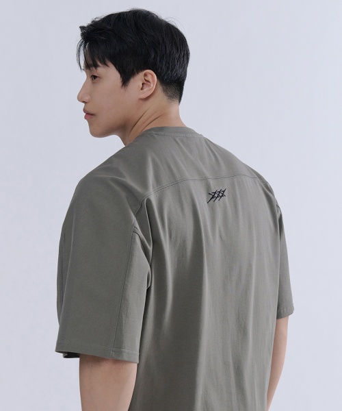NINEZ（ナインゼット）の「Z3 コットン切り替えオーバーサイズTシャツ (3色)（Tシャツ/カットソー・メンズ・ホワイト/ブラック/カーキ・MEDIUM/LARGE/X-LARGE/2XL）」の5枚目の写真