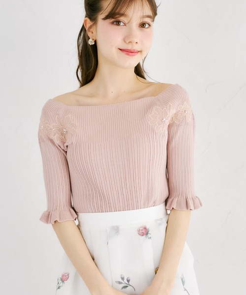 tocco closet(トッコ クローゼット)の「ビジュー×フラワー刺繍リブニットプルオーバー(ニット/セーター・レディース・オフホワイト/ライトブルー/ピンク・M)」の3枚目の写真