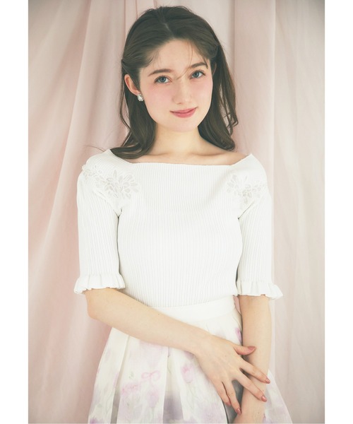 tocco closet(トッコ クローゼット)の「ビジュー×フラワー刺繍リブニットプルオーバー(ニット/セーター・レディース・オフホワイト/ライトブルー/ピンク・M)」の9枚目の写真