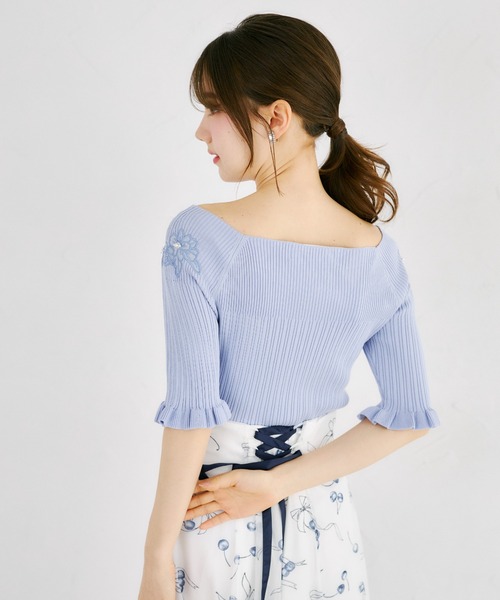 tocco closet(トッコ クローゼット)の「ビジュー×フラワー刺繍リブニットプルオーバー(ニット/セーター・レディース・オフホワイト/ライトブルー/ピンク・M)」の19枚目の写真