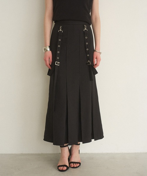 MIELI INVARIANT（ミエリインヴァリアント）の「Box Tuck Suspend Skirt（スカート・レディース・ベージュ/ブラック・MEDIUM/SMALL）」の16枚目の写真