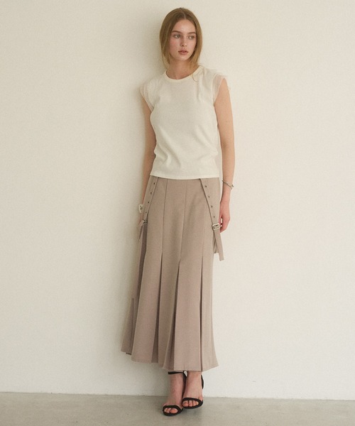MIELI INVARIANT（ミエリインヴァリアント）の「Box Tuck Suspend Skirt（スカート・レディース・ベージュ/ブラック・MEDIUM/SMALL）」の4枚目の写真