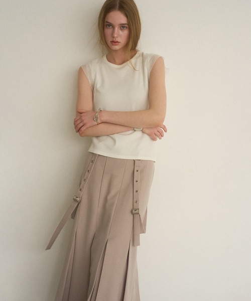 MIELI INVARIANT（ミエリインヴァリアント）の「Box Tuck Suspend Skirt（スカート・レディース・ベージュ/ブラック・MEDIUM/SMALL）」の22枚目の写真