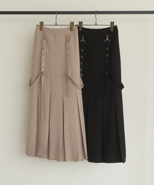 MIELI INVARIANT（ミエリインヴァリアント）の「Box Tuck Suspend Skirt（スカート・レディース・ベージュ/ブラック・MEDIUM/SMALL）」の11枚目の写真