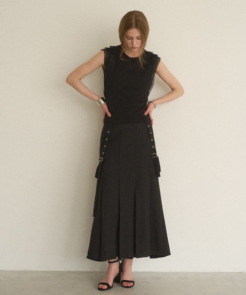 MIELI INVARIANT（ミエリインヴァリアント）の「Box Tuck Suspend Skirt（スカート・レディース・ベージュ/ブラック・MEDIUM/SMALL）」の7枚目の写真
