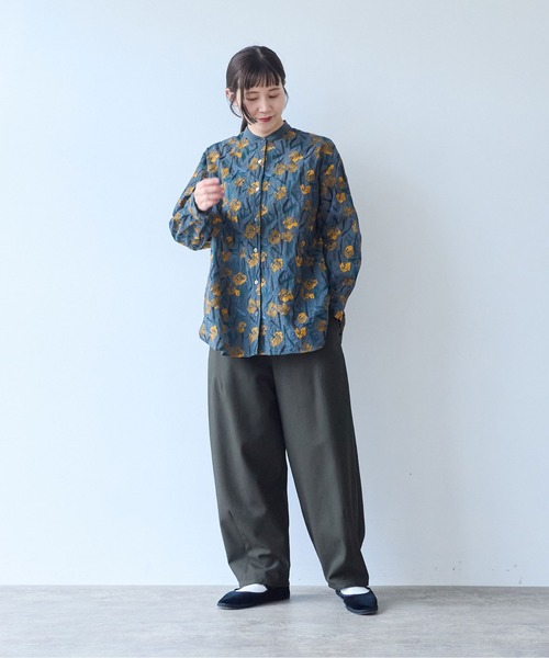 yuni(ユニ )の「20/2強撚Cotton twill cocoon tapered pants(スラックス・レディース・カーキ・M/S)」の3枚目の写真