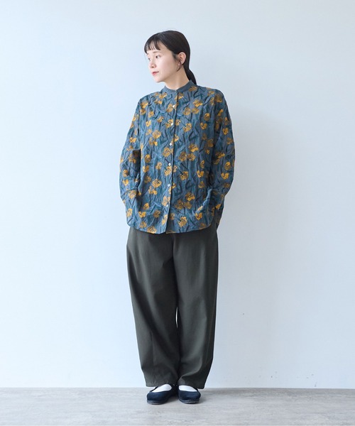 yuni(ユニ )の「20/2強撚Cotton twill cocoon tapered pants(スラックス・レディース・カーキ・M/S)」の2枚目の写真