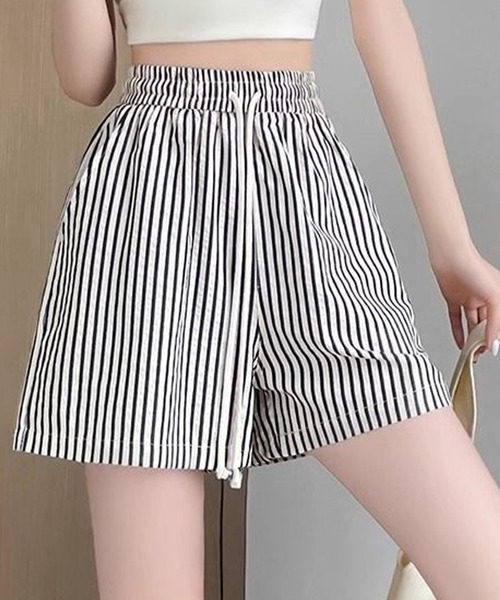 DAY CLOSET(デイ クローゼット)の「【くしゅっと涼し気シボ加工/ゴム&紐調節可】ストライプ柄 ルーム ショートパンツ レディース(ルームウェア/パジャマ・レディース・グリーン/カーキ/ブルー/レッド/ブラウン/ブラック・M/L)」の2枚目の写真