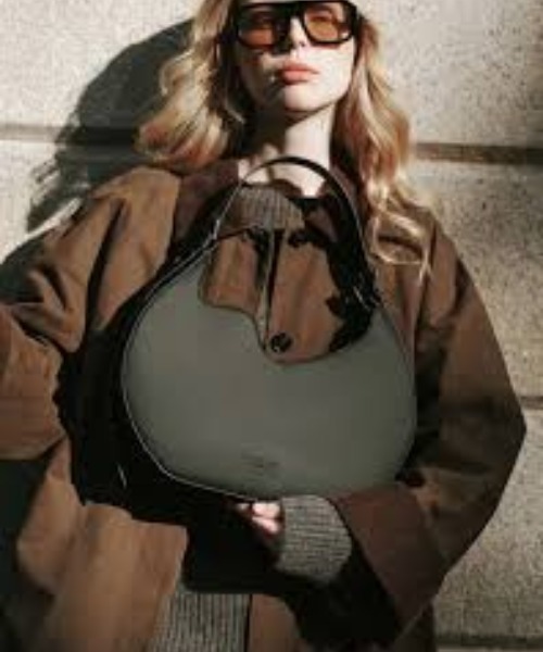 GASTON LUGA(ガストンルーガ)の「GASTON LUGA/ガストンルーガ/Mila Bag(ショルダーバッグ・レディース・ブラウン/ブラック/クリーム・F)」の7枚目の写真
