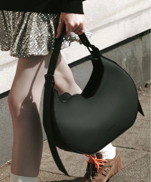 GASTON LUGA(ガストンルーガ)の「GASTON LUGA/ガストンルーガ/Mila Bag(ショルダーバッグ・レディース・ブラウン/ブラック/クリーム・F)」の5枚目の写真