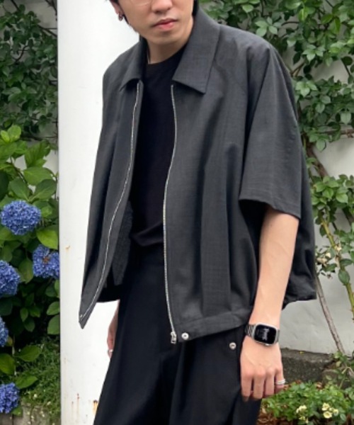 CONZ（コンズ）の「summer baloon short sleeve shirts/シャツブルゾン/ジップシャツ/バルーンシルエット/セットアップ/夏服/NVRFRGT（シャツ/ブラウス・メンズ・チャコールグレー/ブラック・1/3/2）」の2枚目の写真