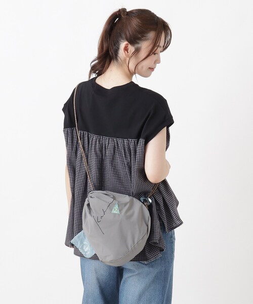 one'sterrace(ワンズテラス)の「KAKSI ニコイチ巾着(ショルダーバッグ・レディース・グレー系4/キャメル/ブラック系8・99)」の17枚目の写真