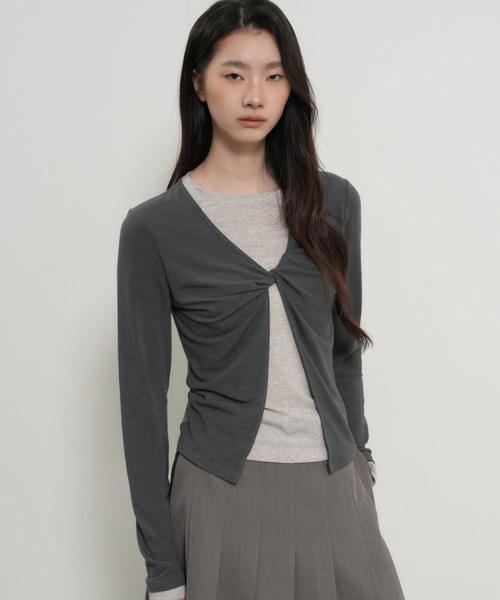 GENERAL IDEA(ジェネラルアイデア)の「GENERAL IDEA/ジェネラルアイディア LAYERED TWIST T-SHIRTS レイヤードツイスト長袖Tシャツ ドッキング 重ね着風 レディース 秋 秋服 2026年秋冬(Tシャツ/カットソー・レディース・チャコール/ブラック・S/M/XL/L)」の19枚目の写真