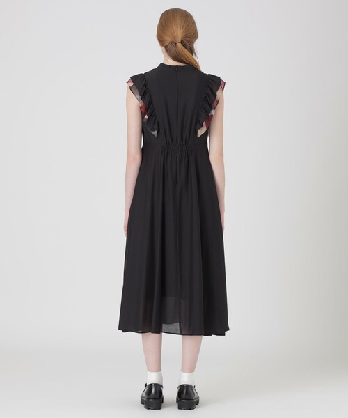 BLUE LABEL CRESTBRIDGE(ブルーレーベルクレストブリッジ)の「パーシャルチェックフリルスリーブドレス(ワンピース・レディース・ベージュ系その他4/ブラック・36/40/38)」の16枚目の写真