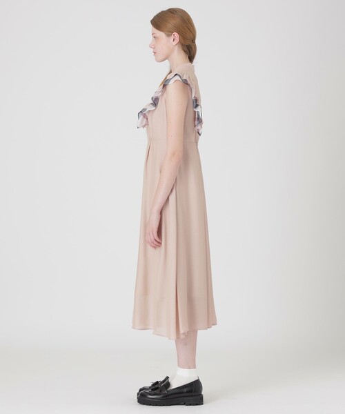BLUE LABEL CRESTBRIDGE(ブルーレーベルクレストブリッジ)の「パーシャルチェックフリルスリーブドレス(ワンピース・レディース・ベージュ系その他4/ブラック・36/40/38)」の14枚目の写真