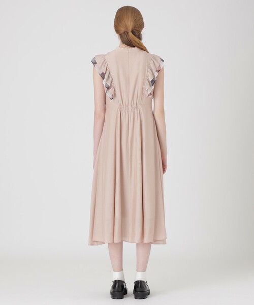 BLUE LABEL CRESTBRIDGE(ブルーレーベルクレストブリッジ)の「パーシャルチェックフリルスリーブドレス(ワンピース・レディース・ベージュ系その他4/ブラック・36/40/38)」の6枚目の写真