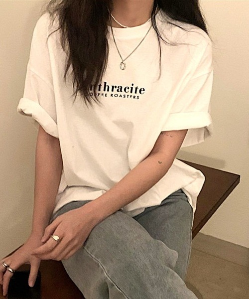 Lips(リップス)の「シンプルなロゴデザインでこなれ感を演出!ゆったりシルエットが魅力のロゴプリントビッグTシャツ(Tシャツ/カットソー・レディース・ホワイト/グレー/ブルー・FREE)」の4枚目の写真