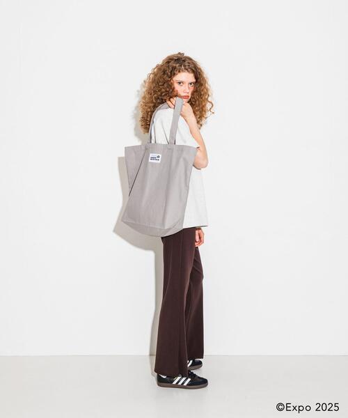 Collaboration URBAN RESEARCH(コラボレーションアーバンリサーチ)の「EXPO2025 TOTE BAG(トートバッグ・レディース・レッド/ブラック/ホワイト/ブルー/グレー・ONE)」の15枚目の写真