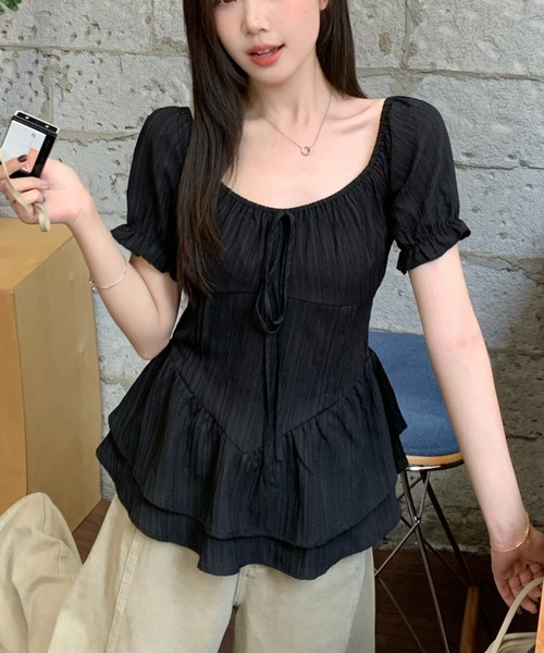 LAFFMO(ラフモ)の「パフスリギャザーペプラムブラウス(その他トップス・レディース・ブラック/ホワイト・M/L)」の2枚目の写真