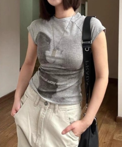 Vipoa(ヴィポア)の「vintage like short T-shirt(Tシャツ/カットソー・レディース・グレー/ホワイト・FREE)」の19枚目の写真
