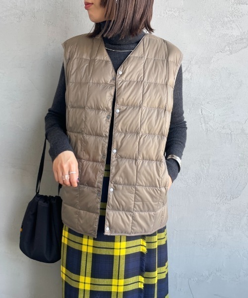 TAION（タイオン）の「【WEB先行予約】[TAION/タイオン] Vネック インナーダウンベスト(WEB限定)（ダウンベスト・レディース・レオパード/オリーブ/ライトグレー/ブラック/カーキ・L/XL/M）」の4枚目の写真
