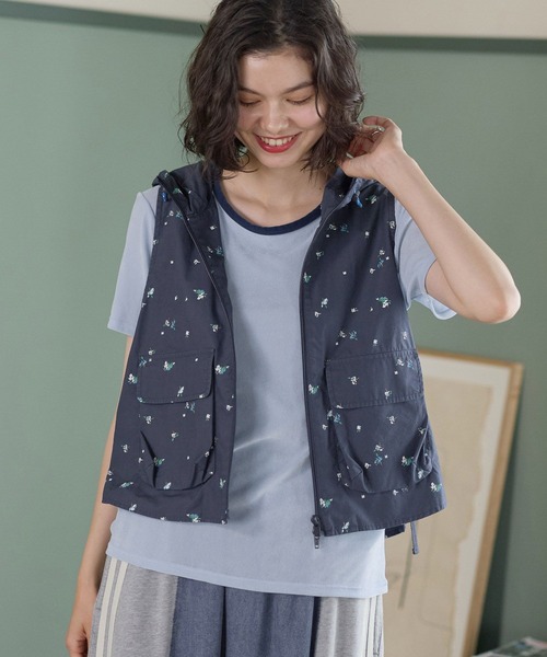 niko and...(ニコアンド)の「BOYSシルエットフードベスト(ベスト・レディース・カーキ/ネイビー/レッド・MEDIUM/LARGE)」の2枚目の写真