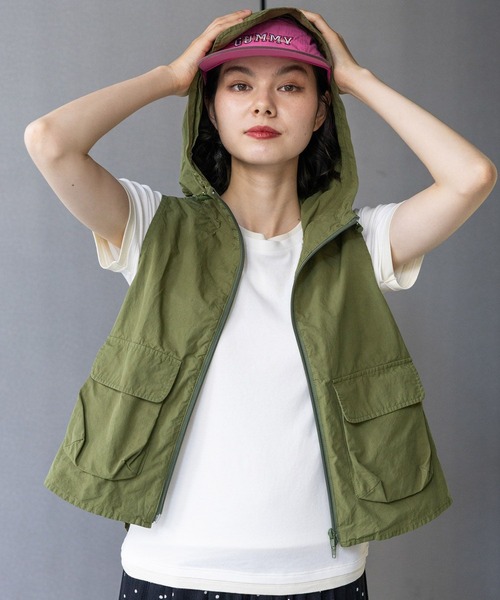 niko and...(ニコアンド)の「BOYSシルエットフードベスト(ベスト・レディース・カーキ/ネイビー/レッド・MEDIUM/LARGE)」の1枚目の写真