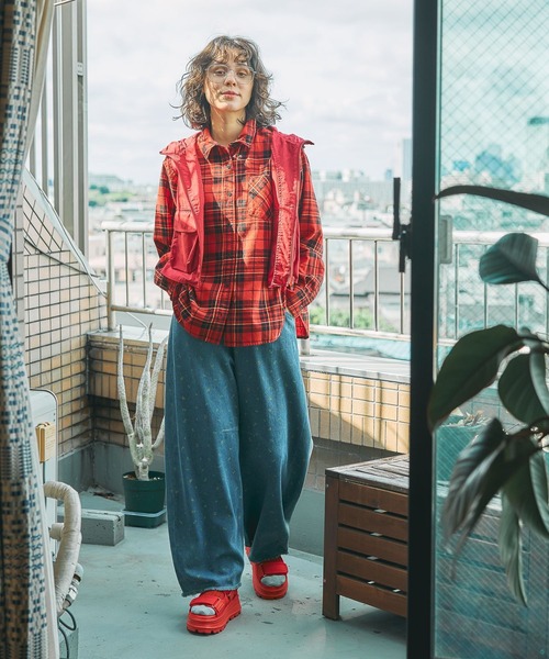 niko and...(ニコアンド)の「BOYSシルエットフードベスト(ベスト・レディース・カーキ/ネイビー/レッド・MEDIUM/LARGE)」の4枚目の写真