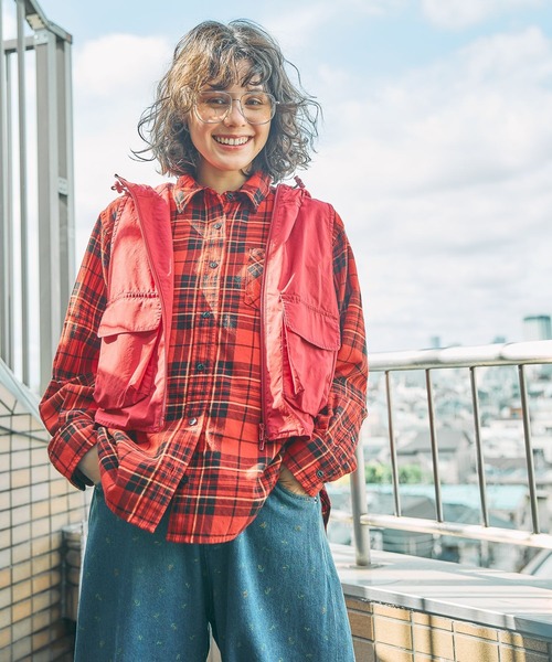 niko and...(ニコアンド)の「BOYSシルエットフードベスト(ベスト・レディース・カーキ/ネイビー/レッド・MEDIUM/LARGE)」の9枚目の写真