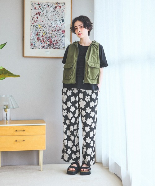 niko and...(ニコアンド)の「BOYSシルエットフードベスト(ベスト・レディース・カーキ/ネイビー/レッド・MEDIUM/LARGE)」の12枚目の写真