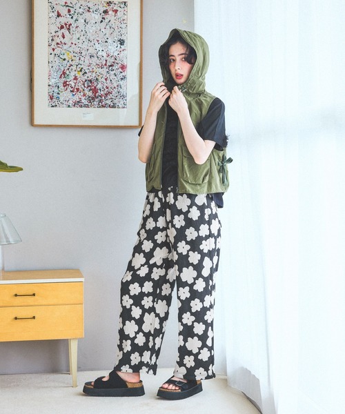 niko and...(ニコアンド)の「BOYSシルエットフードベスト(ベスト・レディース・カーキ/ネイビー/レッド・MEDIUM/LARGE)」の13枚目の写真