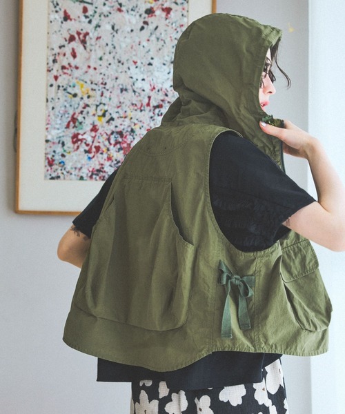 niko and...(ニコアンド)の「BOYSシルエットフードベスト(ベスト・レディース・カーキ/ネイビー/レッド・MEDIUM/LARGE)」の17枚目の写真