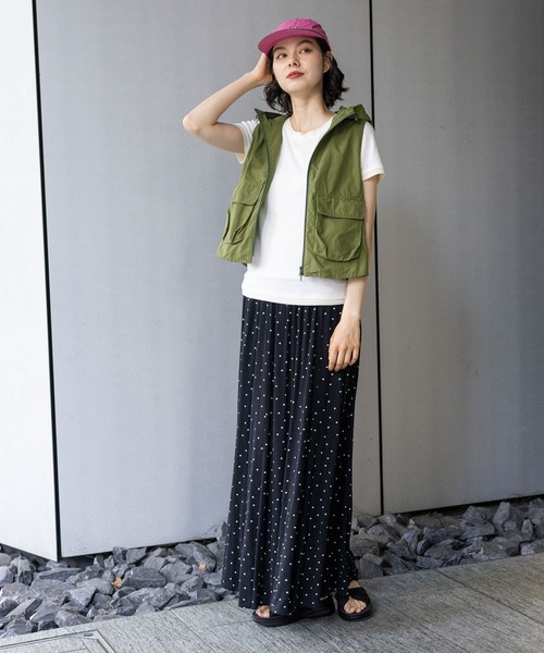 niko and...(ニコアンド)の「BOYSシルエットフードベスト(ベスト・レディース・カーキ/ネイビー/レッド・MEDIUM/LARGE)」の18枚目の写真